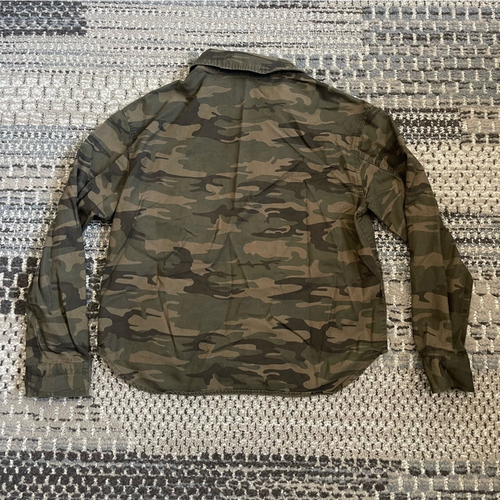 Sanctuary Standard Surplus Long Sleeve Camo Button Down Shirt, Size Extra Small - Picture 9 of 9